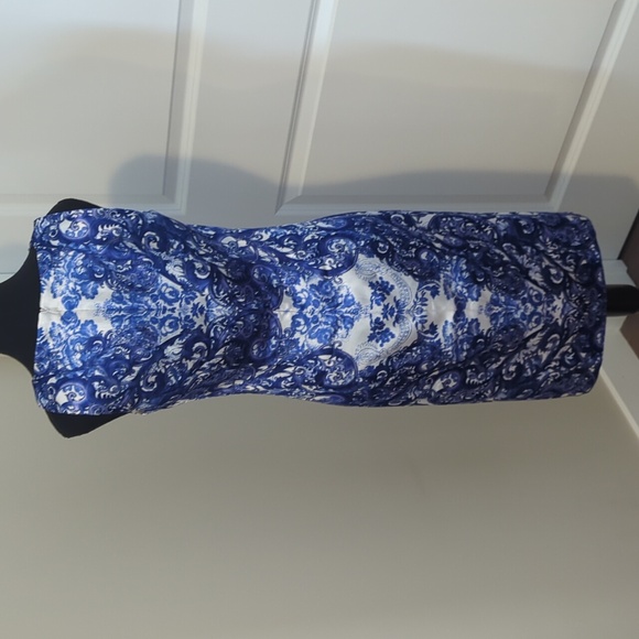 SUITE 7 | Blue and white damask satin like dress, 4, sleeveless, zipper back - Picture 3 of 10